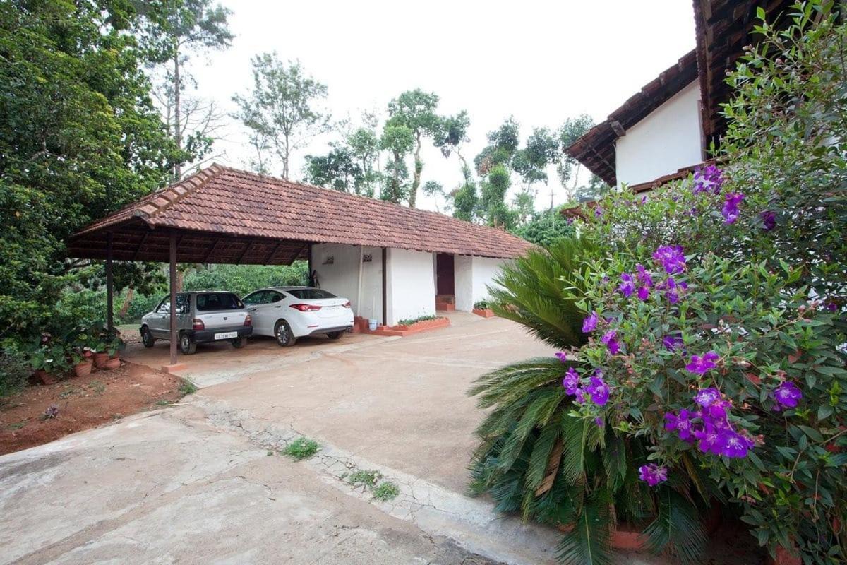 Sardar Bahadur'S Heritage Bungalow Estate Stay Napoklu Екстериор снимка