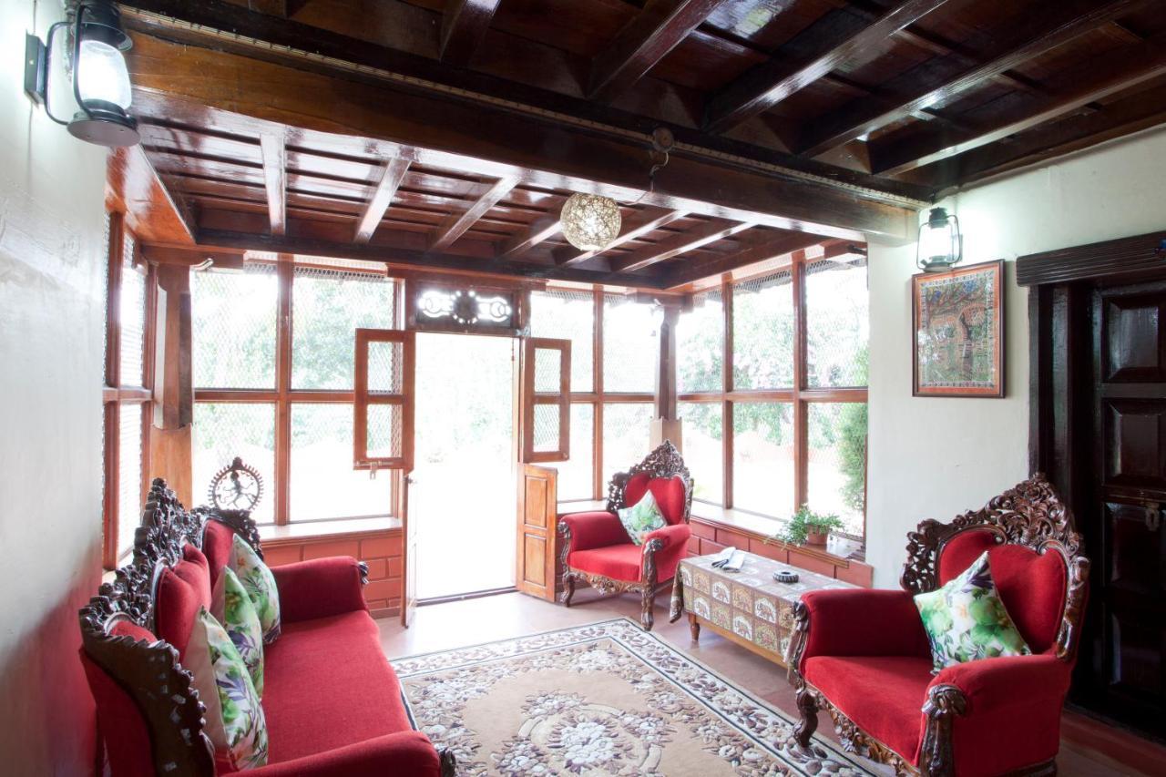 Sardar Bahadur'S Heritage Bungalow Estate Stay Napoklu Екстериор снимка