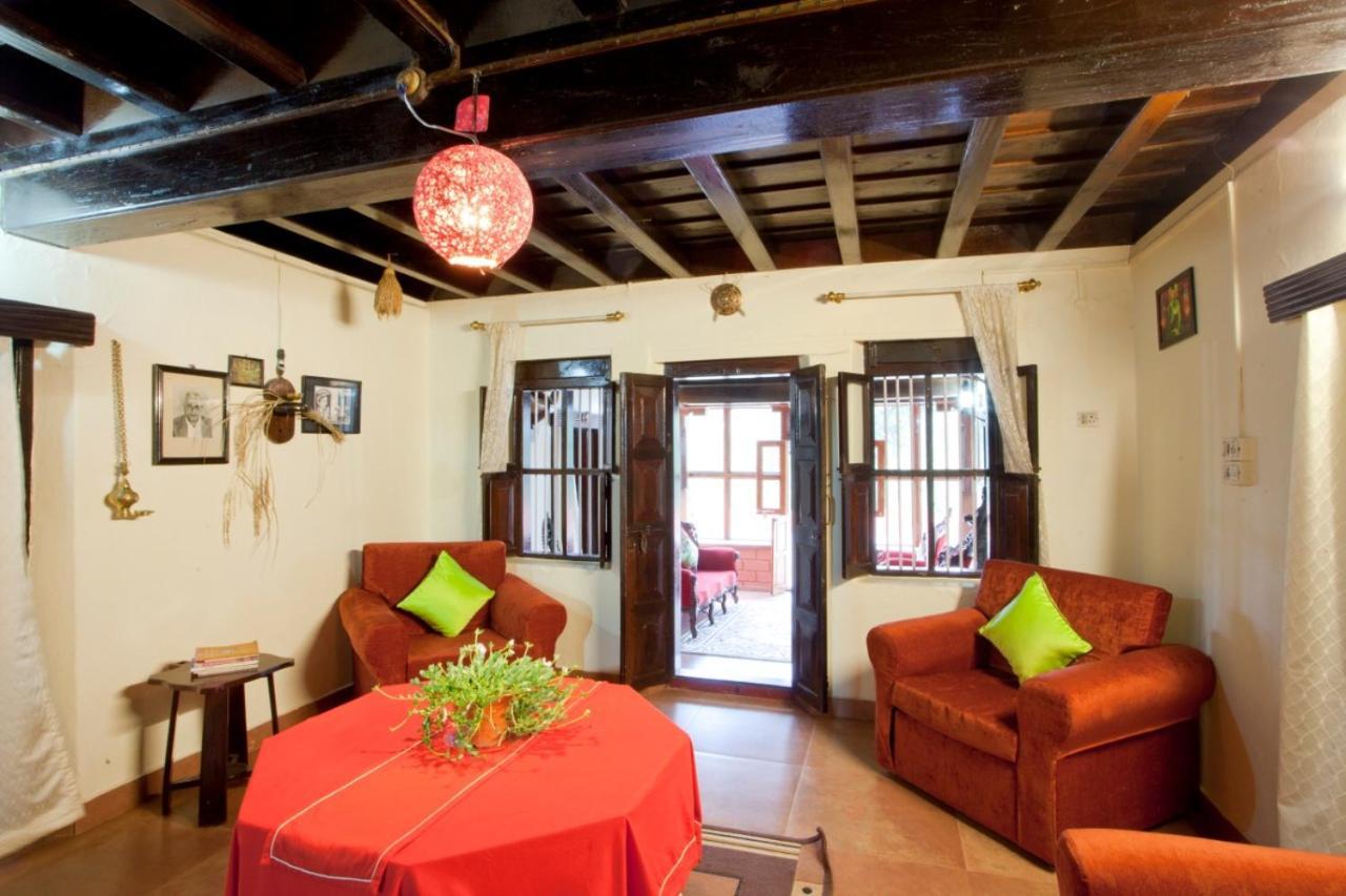 Sardar Bahadur'S Heritage Bungalow Estate Stay Napoklu Екстериор снимка