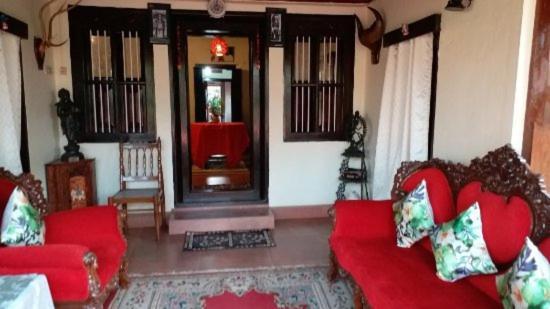 Sardar Bahadur'S Heritage Bungalow Estate Stay Napoklu Екстериор снимка