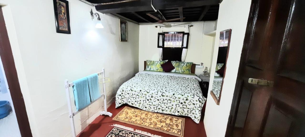 Sardar Bahadur'S Heritage Bungalow Estate Stay Napoklu Екстериор снимка