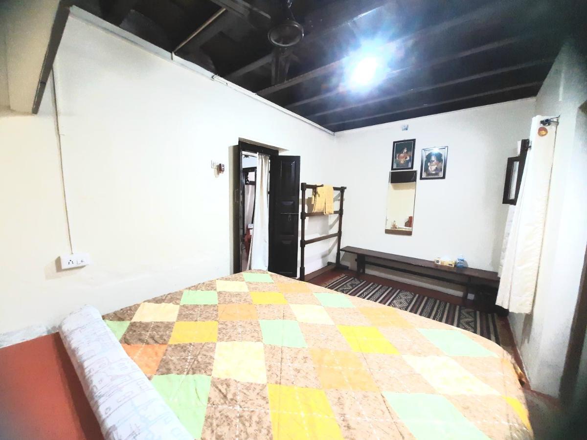 Sardar Bahadur'S Heritage Bungalow Estate Stay Napoklu Екстериор снимка