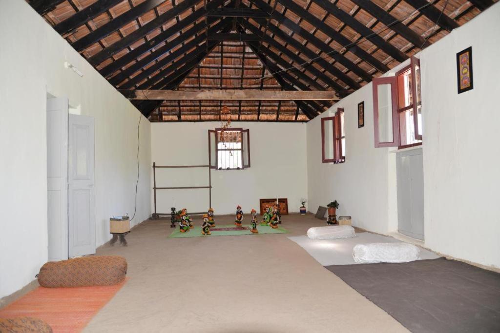 Sardar Bahadur'S Heritage Bungalow Estate Stay Napoklu Екстериор снимка