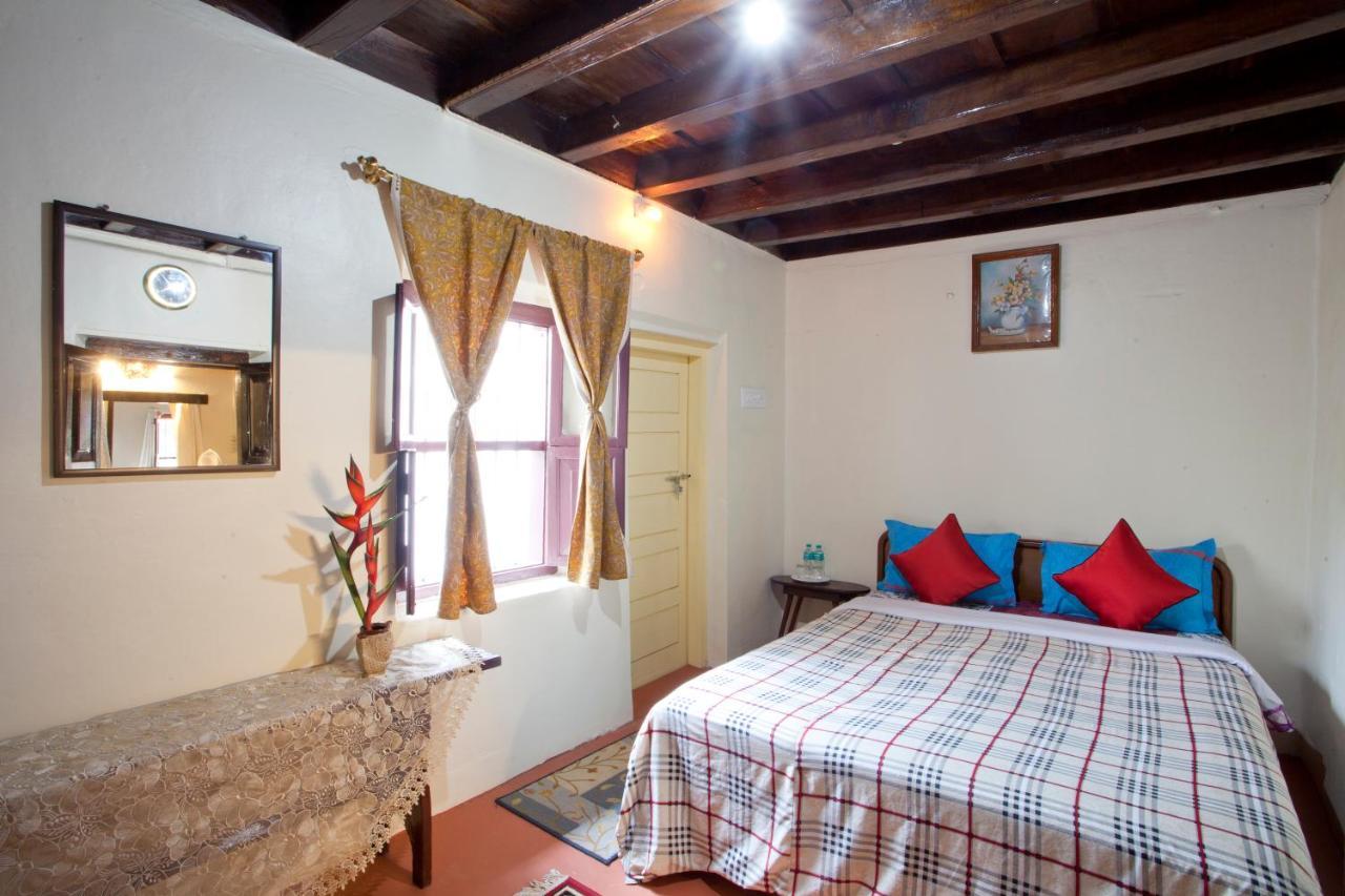 Sardar Bahadur'S Heritage Bungalow Estate Stay Napoklu Екстериор снимка