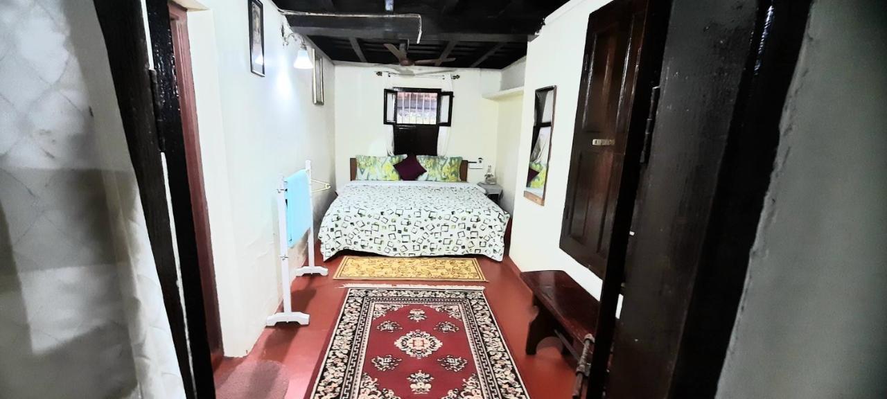 Sardar Bahadur'S Heritage Bungalow Estate Stay Napoklu Екстериор снимка